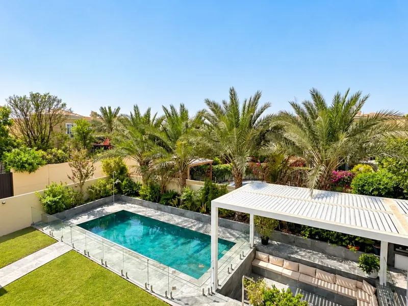 4-bedroom villa with pool for rent in Al Reem 1