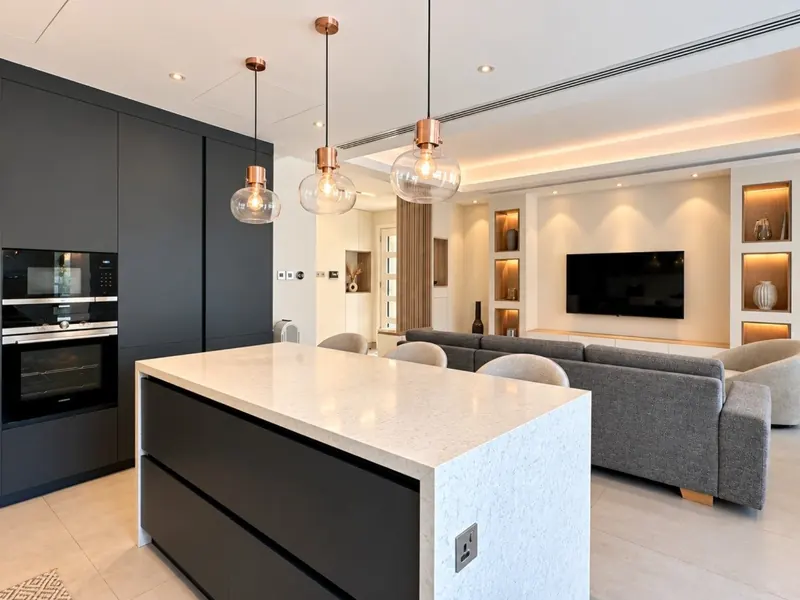 4-bedroom villa with pool for rent in Al Reem 1