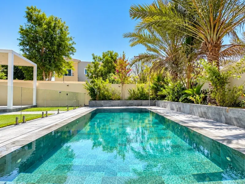 4-bedroom villa with pool for rent in Al Reem 1