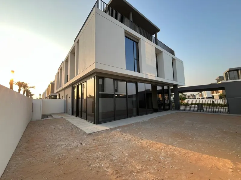 New twin villa with maid’s room in June