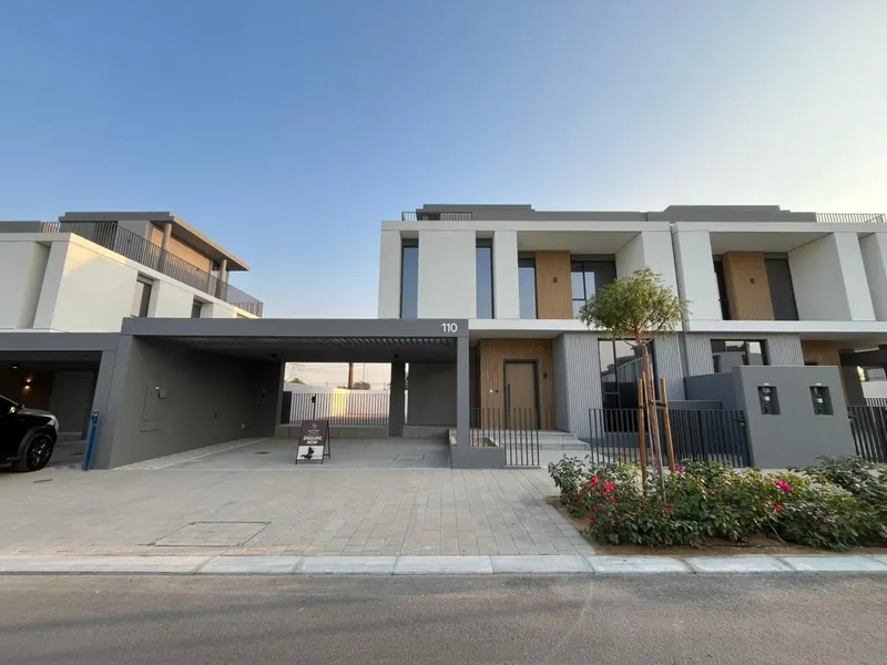 New twin villa with maid’s room in June