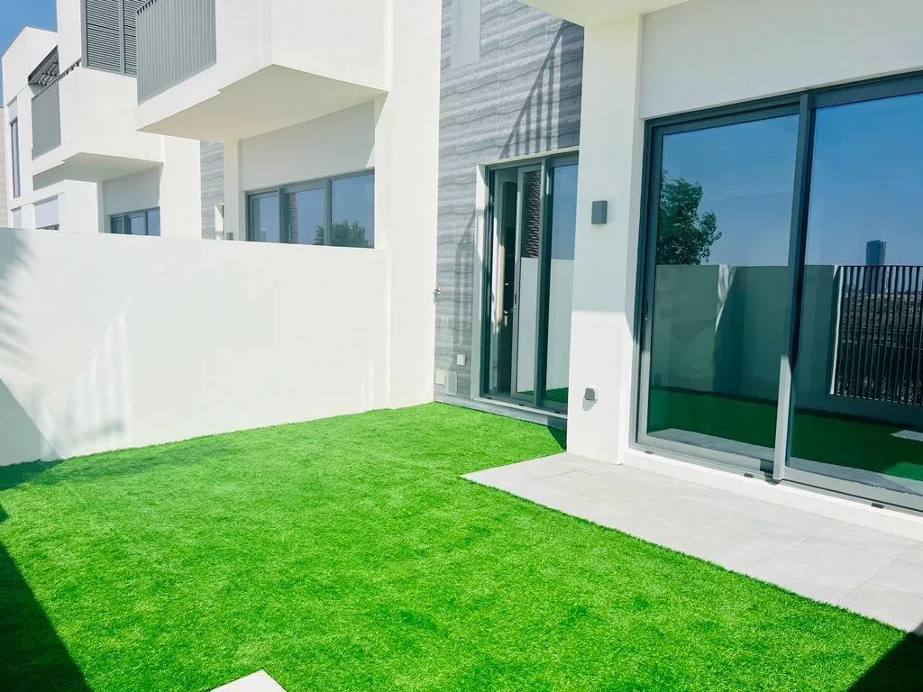 Single-row townhouse near the clubhouse in Sun