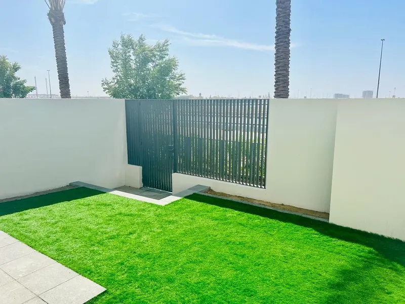 Single-row townhouse near the clubhouse in Sun